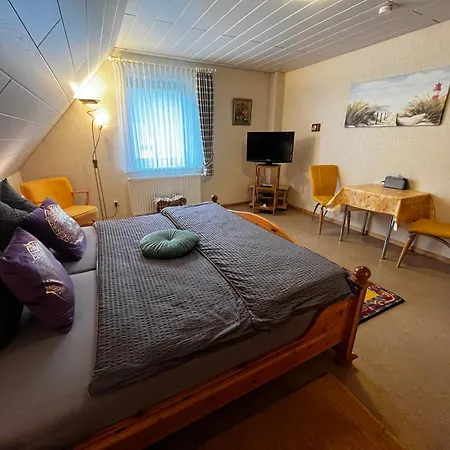 1 Am Sportplatz 2 * Uckeritz